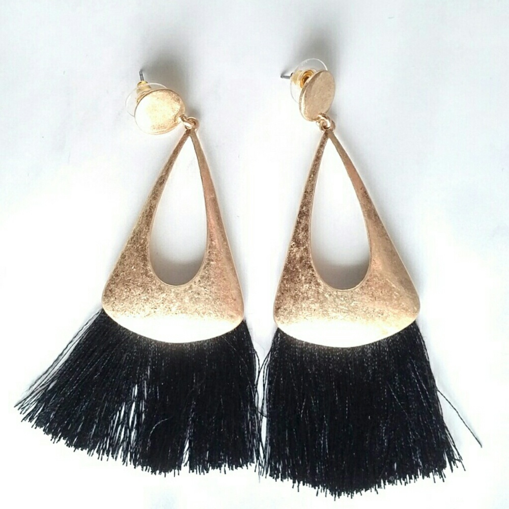 F.C. Metal Pendant w/Tassel Earrings